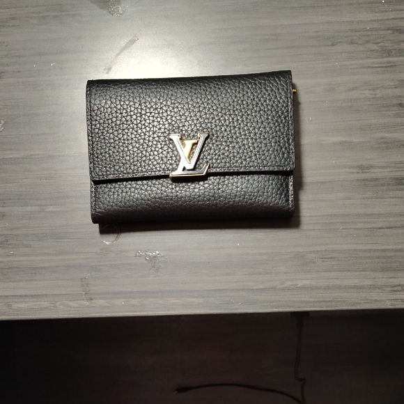 Louis Vuitton Black Textured Wallet - Picture 1 of 3